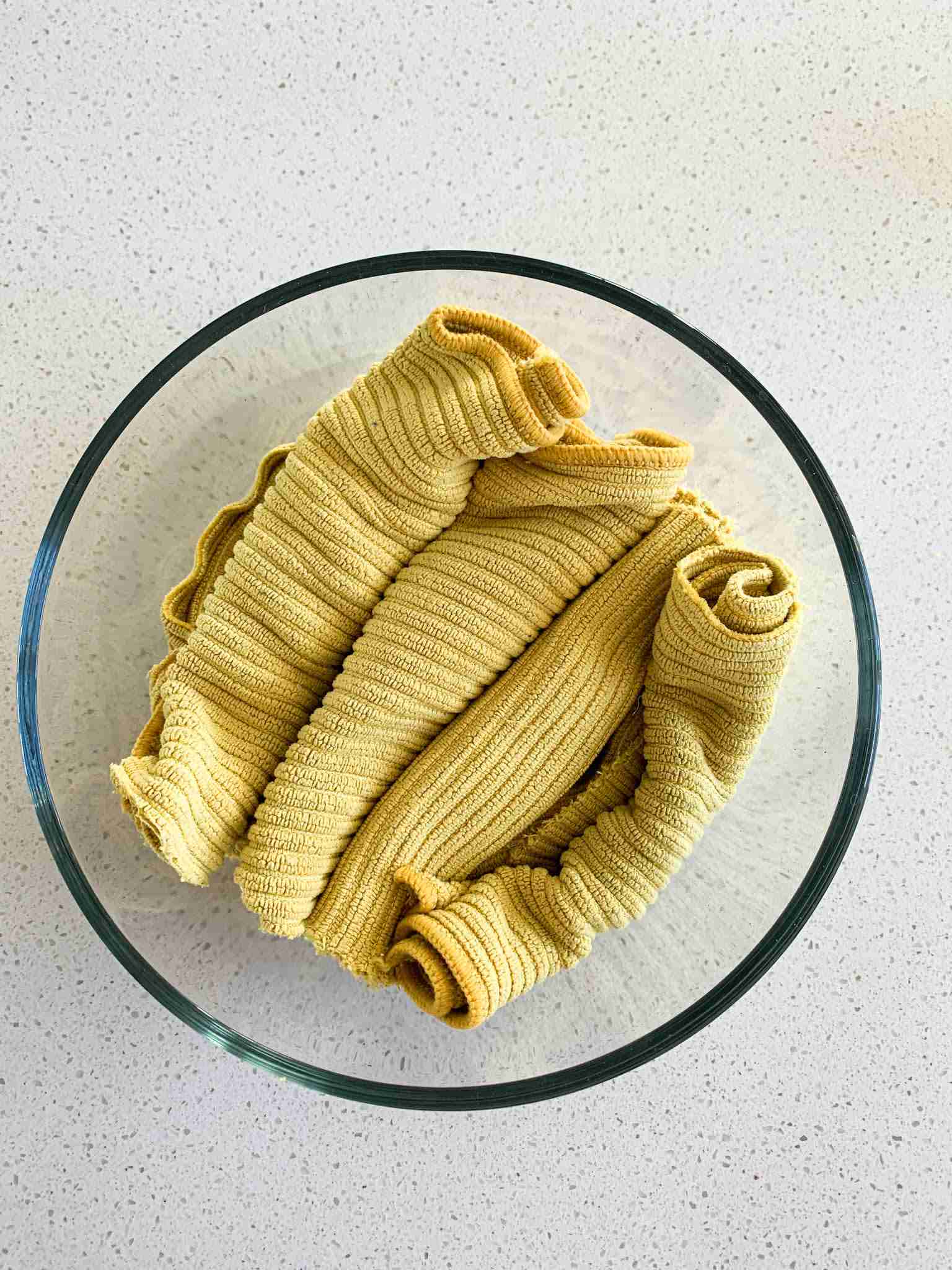 Easy DIY Natural Disinfectant Wipes Without Alcohol