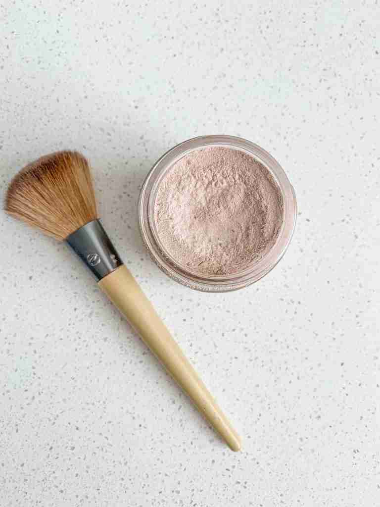 diy dry shampoo on a brush