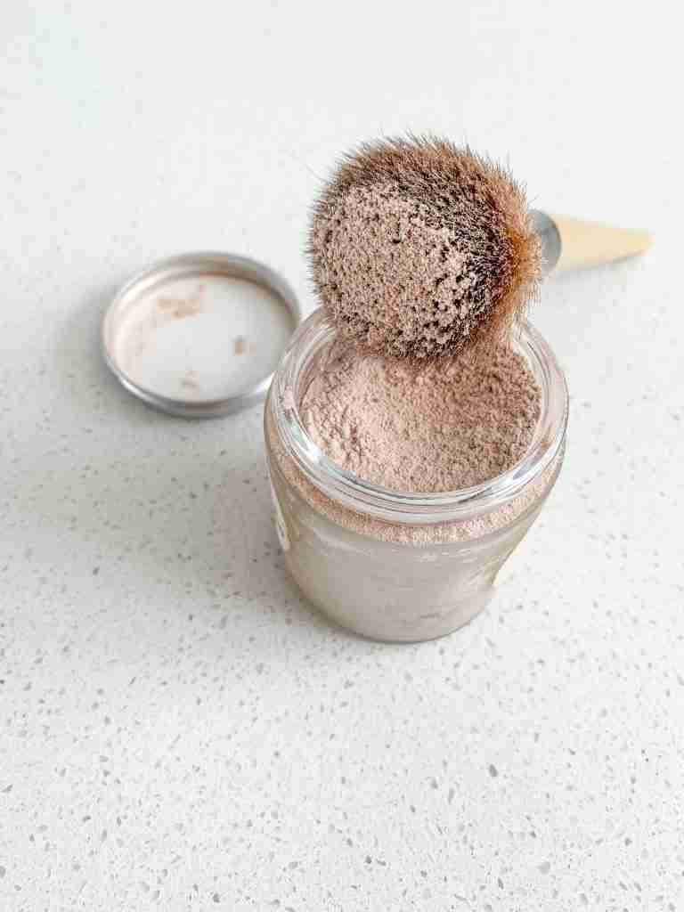 diy dry shampoo on a brush