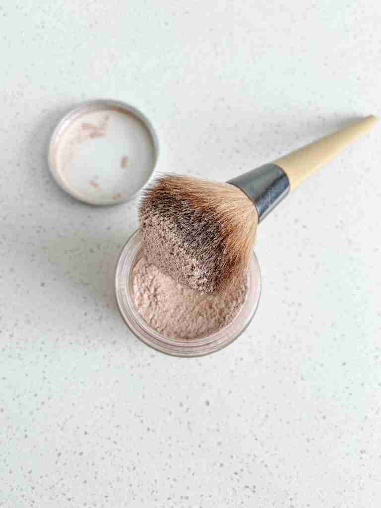 diy dry shampoo on a brush