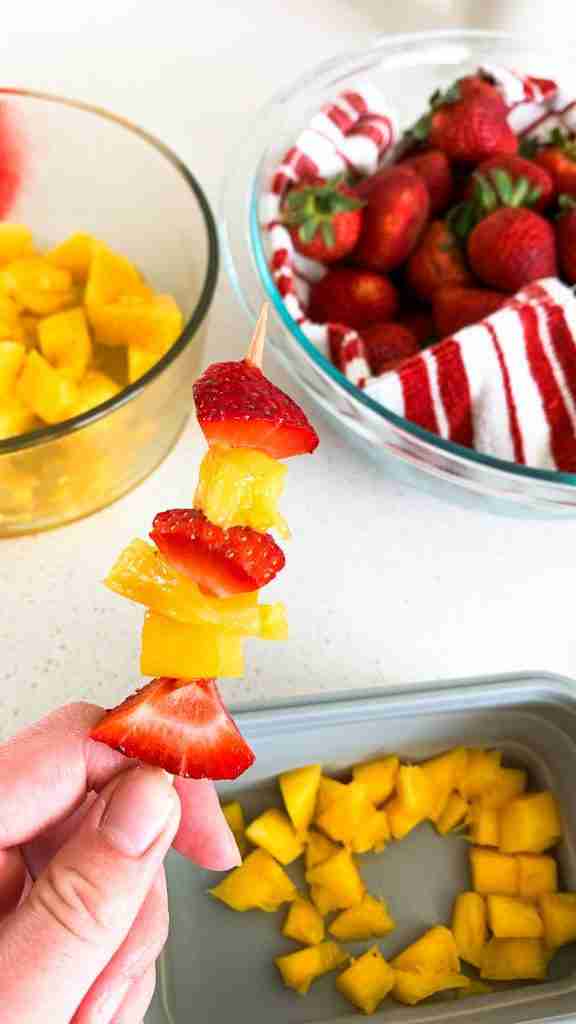 fruit kabob garnish for drinks