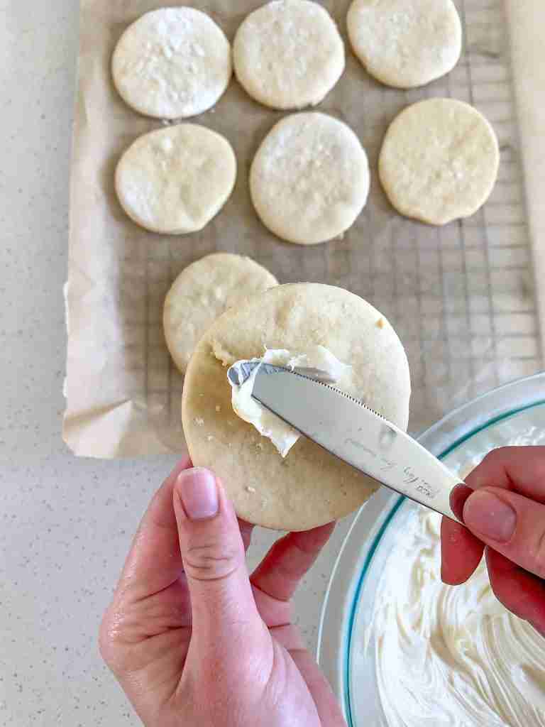 hand frosting a cookie