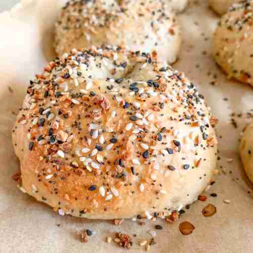 freshly baked sourdough everything bagels