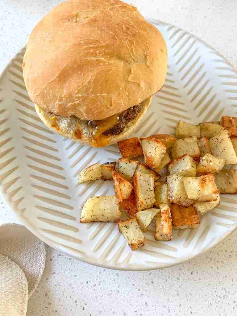 burger and baked potato crisps on a plate