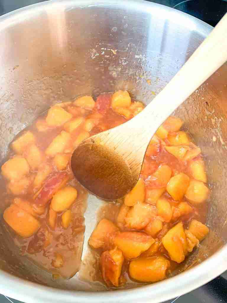 thickened peach pie filling cooking