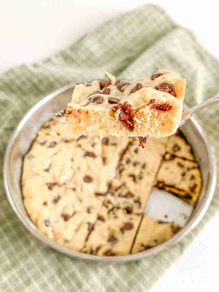 slice of sourdough blondie on a spatula