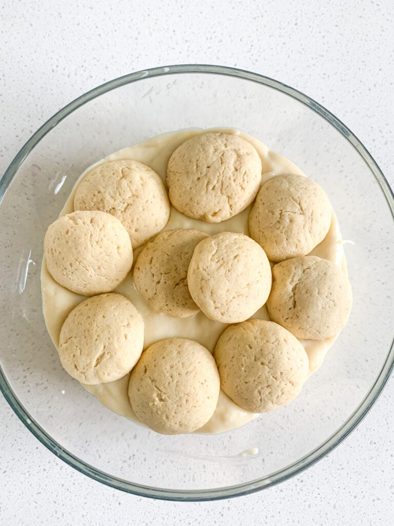 layering vanilla wafers on top of pudding for second banana pudding layer