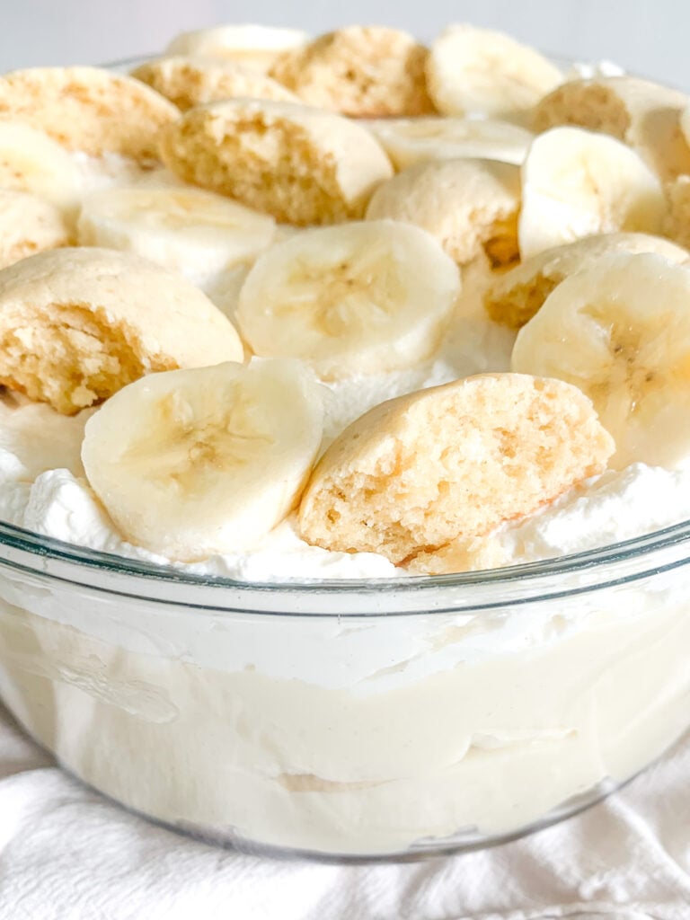 freshly made and assembled southern banana pudding