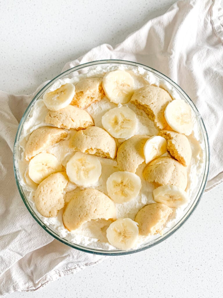 freshly made and assembled southern banana pudding