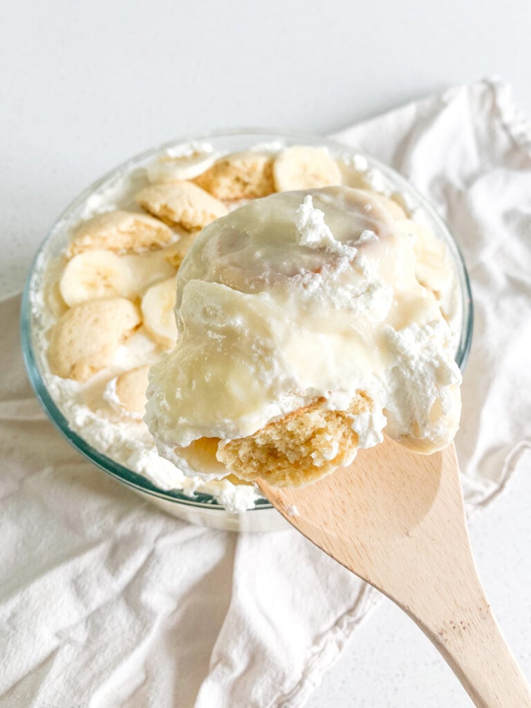 freshly made and assembled southern banana pudding