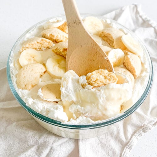 freshly made and assembled southern banana pudding
